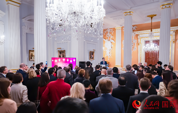 圖為2024 年倫敦金融城中國新年慈善酒會現(xiàn)場。人民網(wǎng) 郭錦標攝