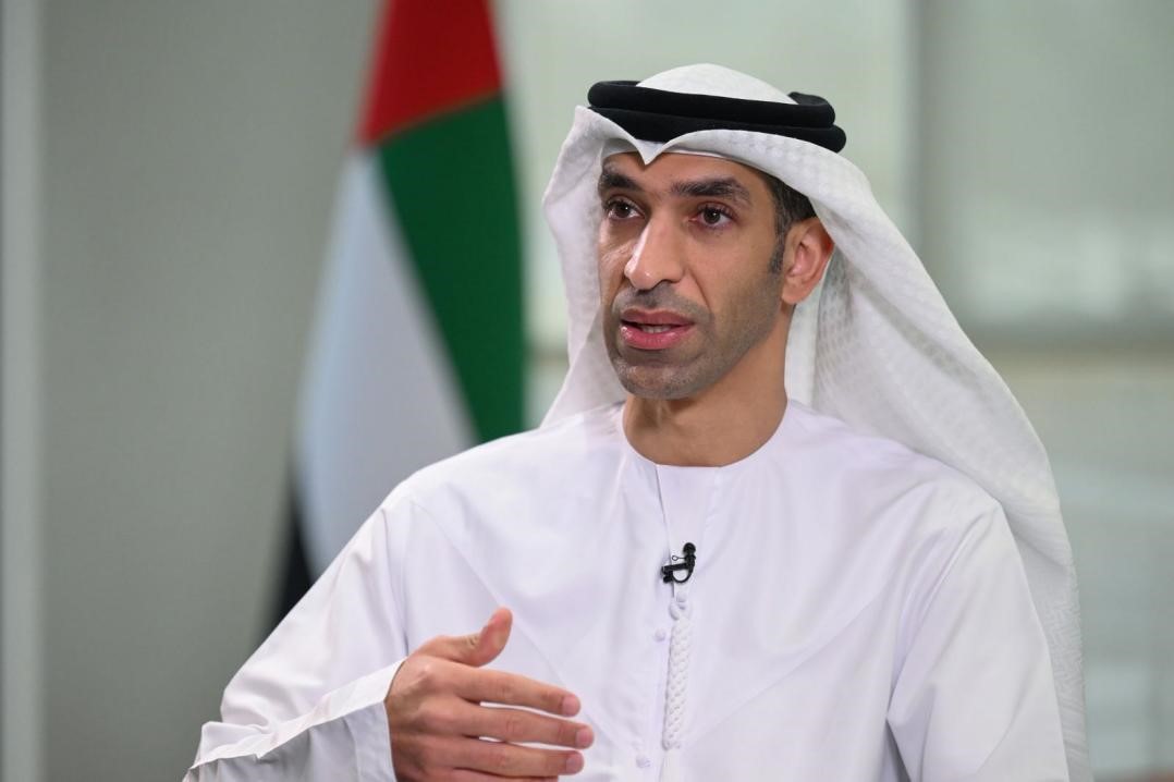 阿聯(lián)酋外貿(mào)國(guó)務(wù)部長(zhǎng)薩尼·宰尤迪接受采訪。阿聯(lián)酋通訊社供圖