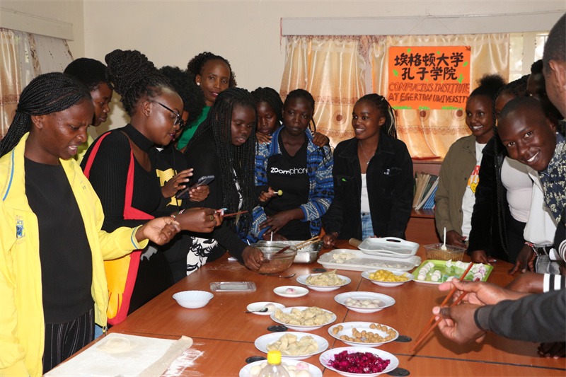 活動現(xiàn)場?？夏醽啺８耦D大學孔子學院供圖