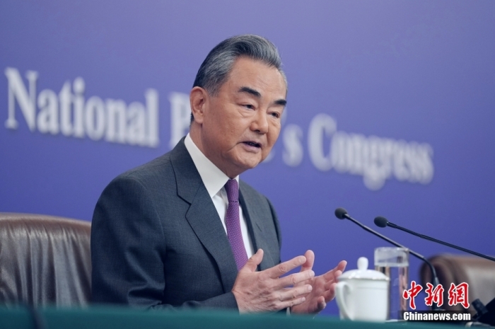 3月7日，十四屆全國人大二次會議在北京舉行記者會，中共中央政治局委員、外交部長王毅就中國外交政策和對外關(guān)系相關(guān)問題回答中外記者提問。<a target='_blank' href='/'><p  align=