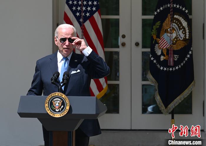 當(dāng)?shù)貢r(shí)間7月30日上午，美國總統(tǒng)拜登新冠檢測再次呈陽性。他此次沒有癥狀，但將采取隔離措施。資料圖為拜登7月27日解除隔離后在白宮發(fā)表講話。 <a target='_blank' href='/'><p  align=