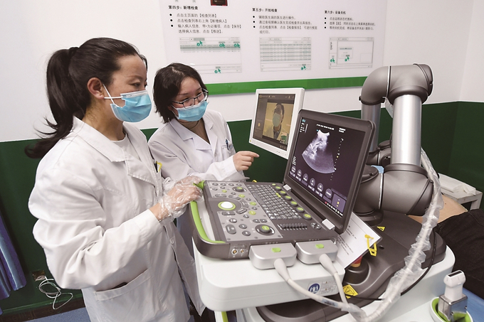 江蘇援藏投資三百萬元在林周縣人民醫(yī)院建設(shè)了拉薩市首臺套遠(yuǎn)程超聲診斷系統(tǒng)。 本報記者 萬程鵬 攝