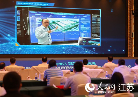 圖為浦口區(qū)集成電路企業(yè)介紹智能制造系統(tǒng)。浦口區(qū)委宣傳部供圖