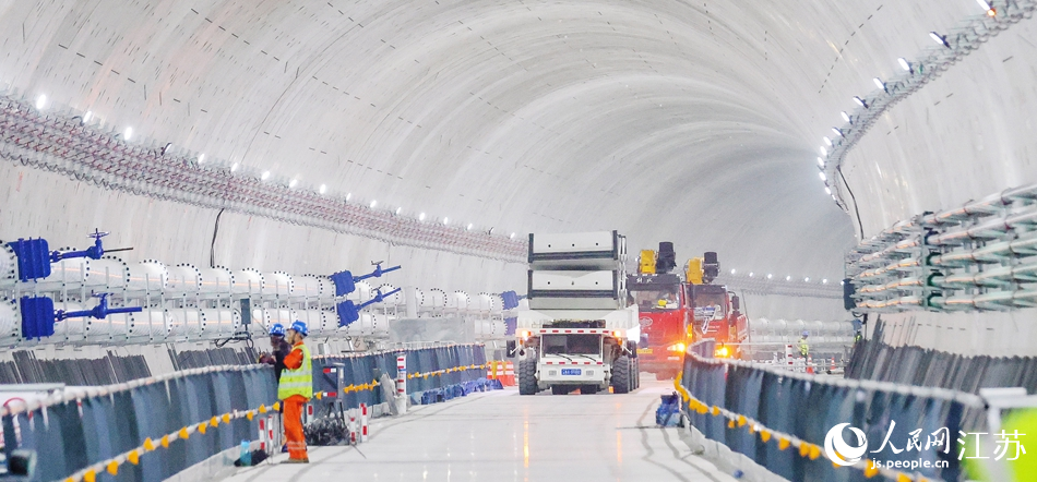 江陰靖江長江隧道右線施工現(xiàn)場。朱其攝