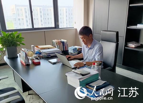 江蘇海安市2021年引進的高端人才朱涼偉博士。人民網(wǎng)記者 王繼亮攝