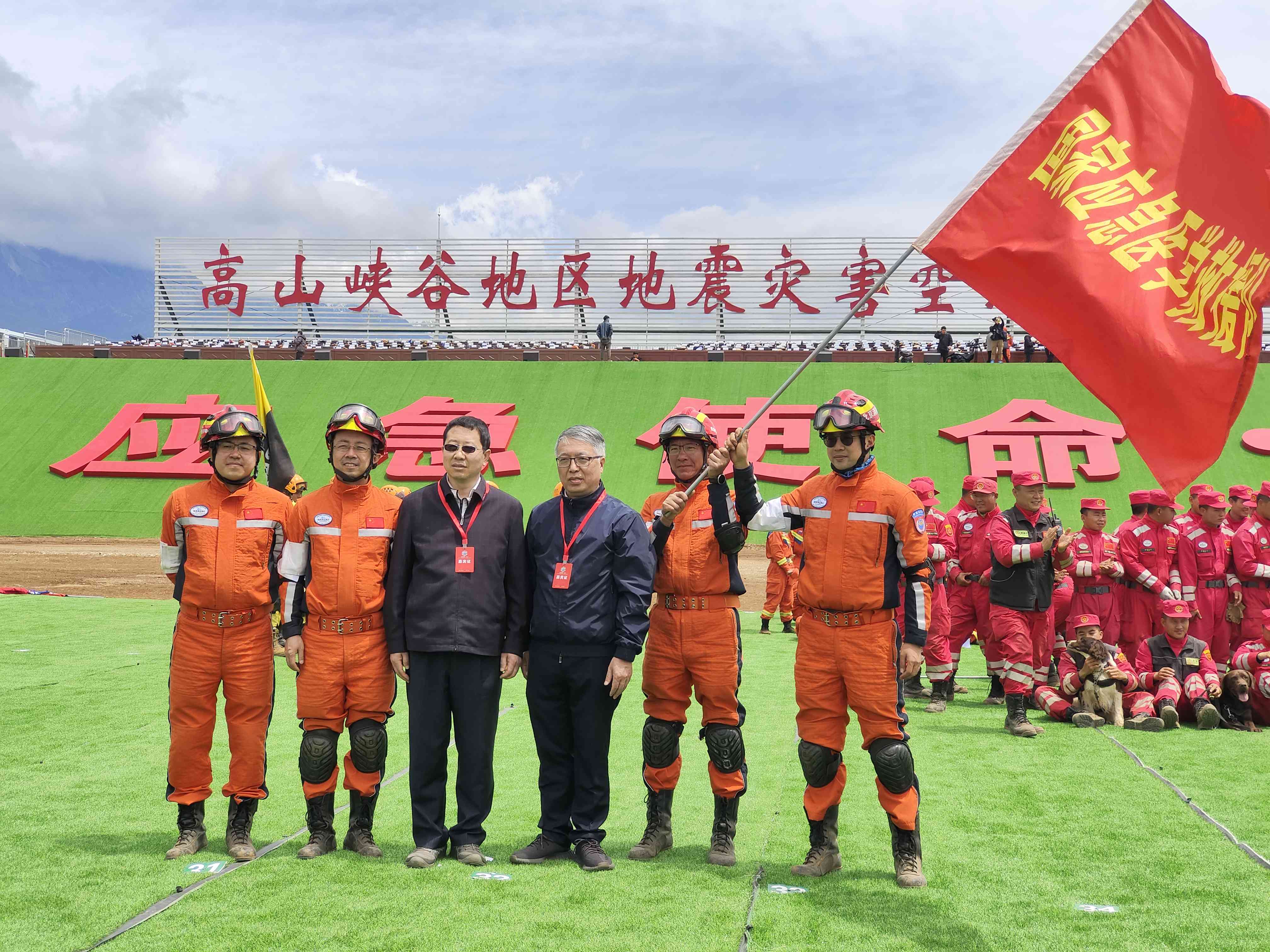 呂國忠以總領(lǐng)隊身份，帶領(lǐng)國家應(yīng)急醫(yī)學(xué)救援隊演練。受訪者供圖