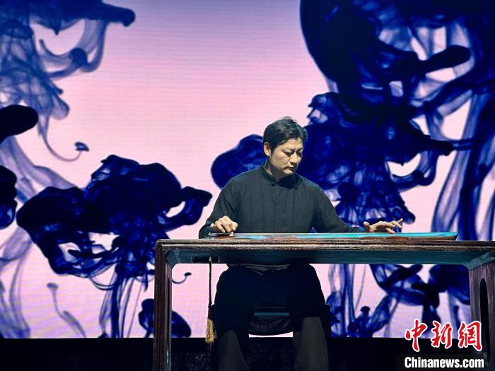 臺(tái)灣老師林法演奏《廣陵散》?！堺惥?攝