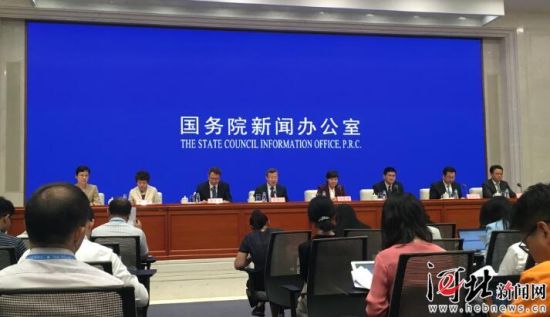 8月26日，國務院新聞辦召開國務院政策例行吹風會。圖為吹風會現(xiàn)場。 記者李巍攝