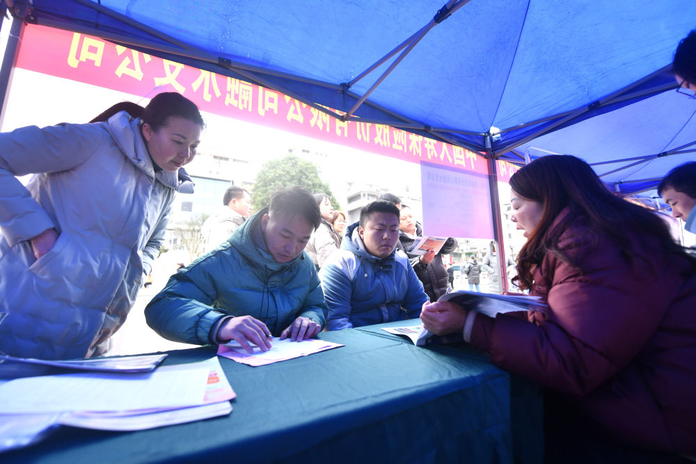 牢牢守住不發(fā)生規(guī)模性返貧致貧底線(xiàn)——西部脫貧地區(qū)“5年過(guò)渡期”一線(xiàn)觀察