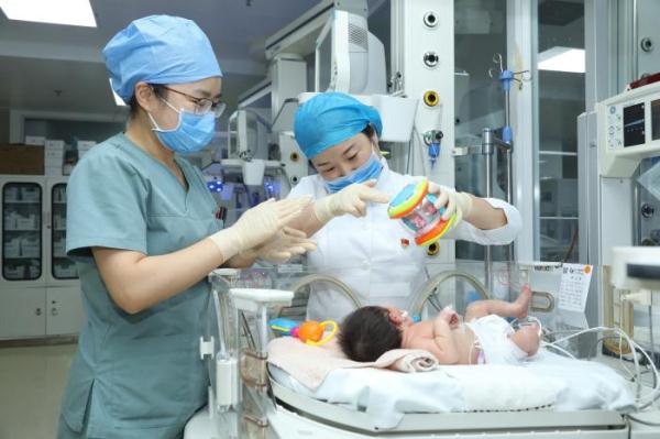 走近“天使”的真實(shí)生活：是護(hù)士，也是“戰(zhàn)士”