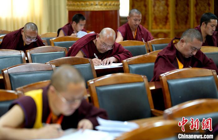 中國(guó)藏語系高級(jí)佛學(xué)院2025級(jí)高級(jí)學(xué)銜班招生考試西藏拉薩和四川阿壩考點(diǎn)順利結(jié)束