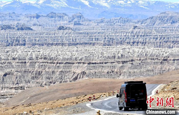 4月5日，西藏阿里札達(dá)土林?！±盍?攝