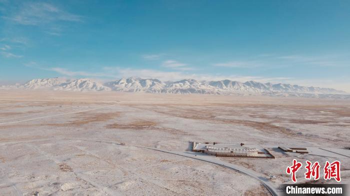 圖為冬季茶卡天空壹號(hào)景區(qū)。　李江寧 攝