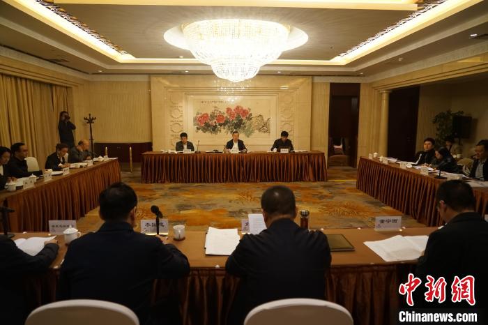 圖為座談會(huì)現(xiàn)場?！∨擞隄?攝