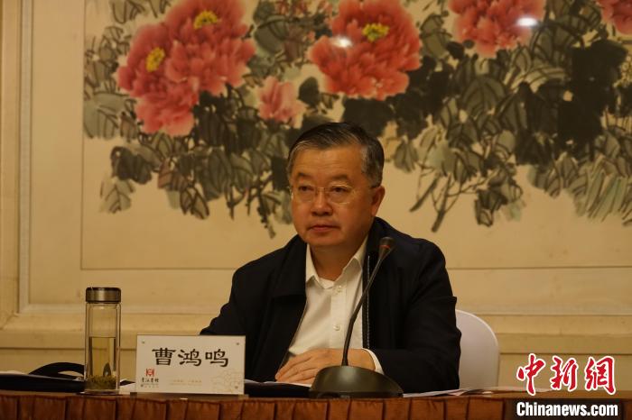 圖為全國人大常委會(huì)委員、全國人大華僑委員會(huì)副主任委員、致公黨中央副主席曹鴻鳴講話。　潘雨潔 攝