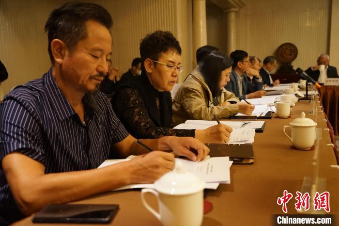 圖為座談會(huì)現(xiàn)場?！∨擞隄?攝