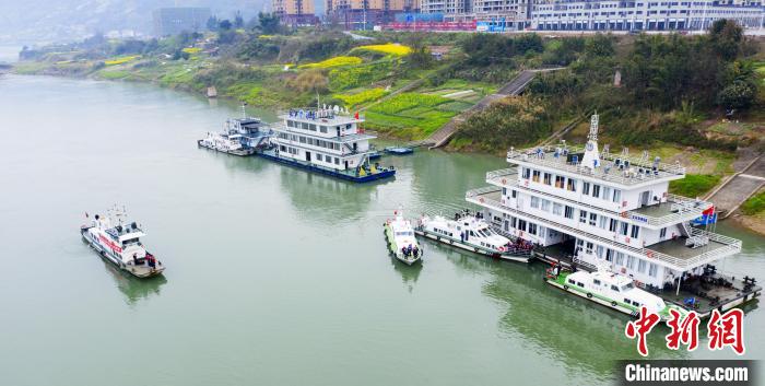 聯(lián)合巡江守護(hù)活動(dòng)現(xiàn)場(chǎng)?！〗部h融媒體中心 攝