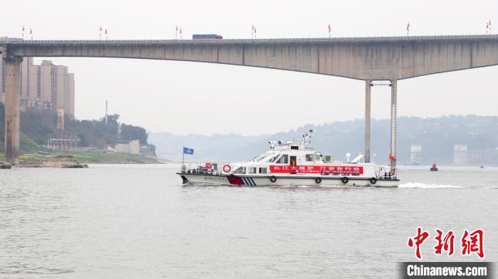 聯(lián)合巡江守護(hù)活動(dòng)現(xiàn)場(chǎng)?！〗部h融媒體中心 攝