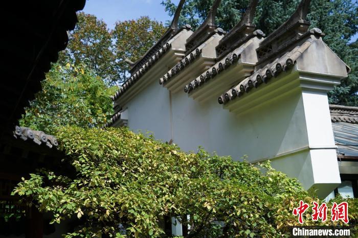 圖為西寧園林植物園內(nèi)的蘇式風(fēng)格建筑?！●R銘言 攝