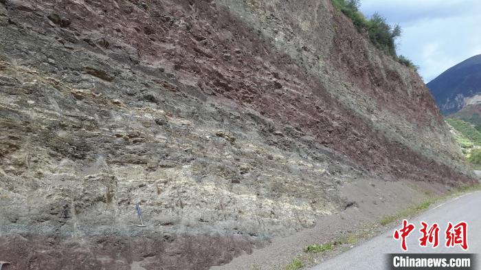 青藏高原東部始新世熱魯盆地的湖相沉積?！≈锌圃呵嗖馗咴?供圖