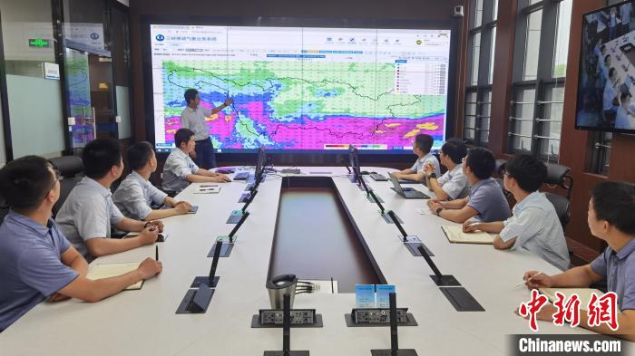 三峽梯調(diào)開展聯(lián)合會(huì)商。(資料圖) 莫祖鳳 攝