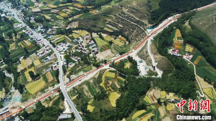 圖為引大濟(jì)湟北干渠二期的倒虹吸。(資料圖) 青海省水利廳 供圖