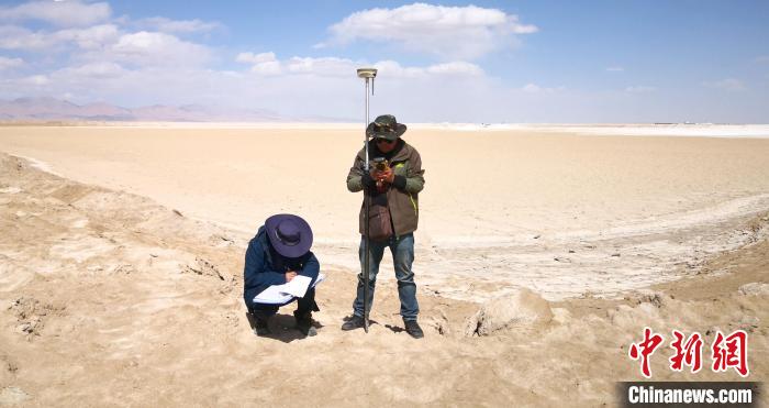 圖為鹽湖礦產(chǎn)資源國情調(diào)查。(資料圖) 柴綜院 供圖