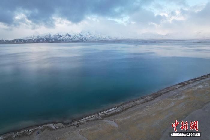 航拍西藏阿里美馬錯：天地共繪高原藍
