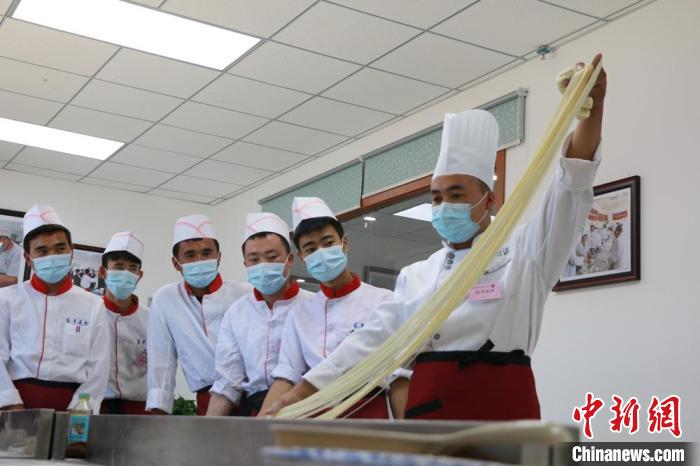 甘肅推特色企業(yè)新型學(xué)徒制培訓(xùn)：企校合作、工學(xué)交替