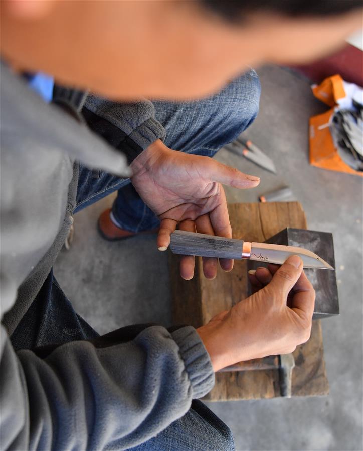 (脫貧攻堅)(4)藏東脫貧影像:古老藏刀技藝助脫貧