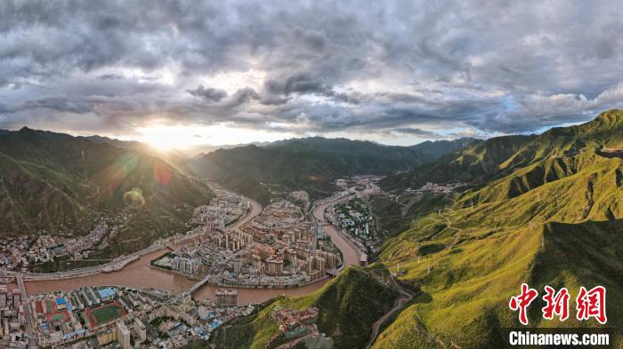 西藏昌都市3.84萬(wàn)戶、19.46萬(wàn)貧困人口全部脫貧