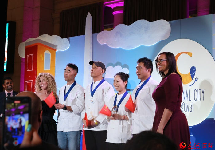 中國駐美國大使館的4名廚師榮獲專業(yè)評審亞軍。人民網(wǎng)記者 李志偉攝