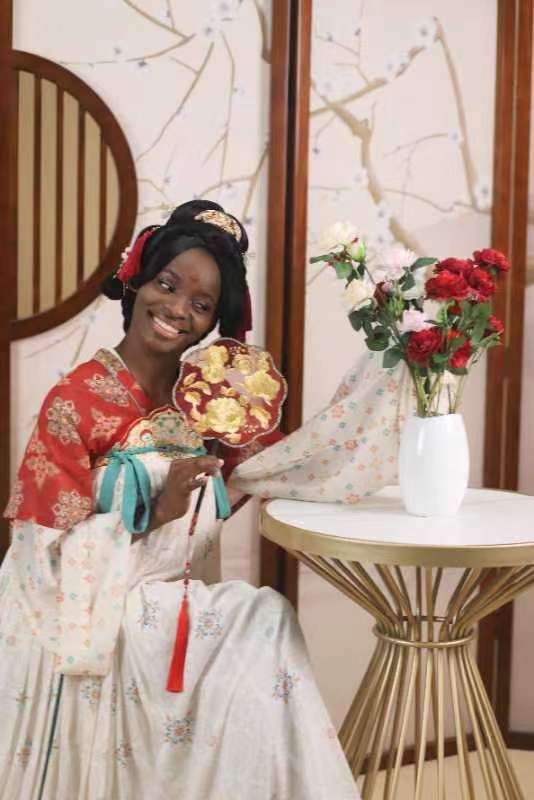 遇見中國|赤道幾內(nèi)亞的姑娘娜緹:“來中國學(xué)習(xí)是我一直以來的夢想”