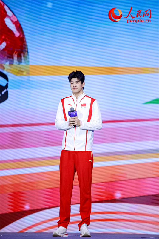 潘展樂分享自己的成長經(jīng)歷。人民網(wǎng)記者 于凱攝