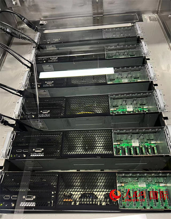 液冷服務(wù)器。人民網(wǎng)記者曾書柔攝