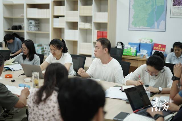 “夜總會(huì)”現(xiàn)場(chǎng)。