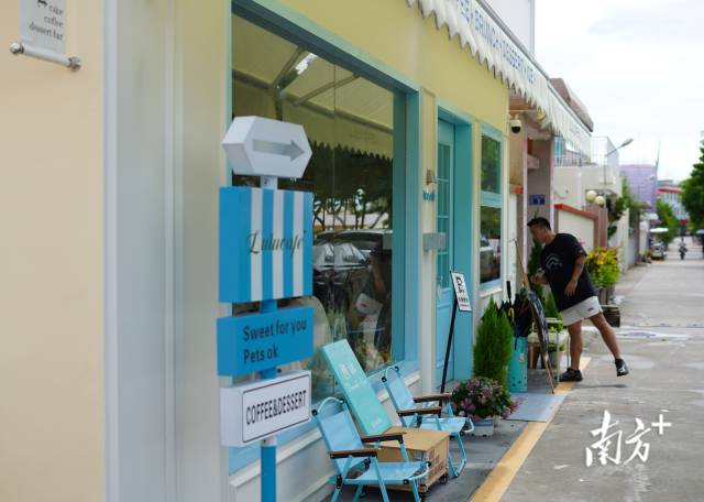 崖口村的網(wǎng)紅咖啡店。