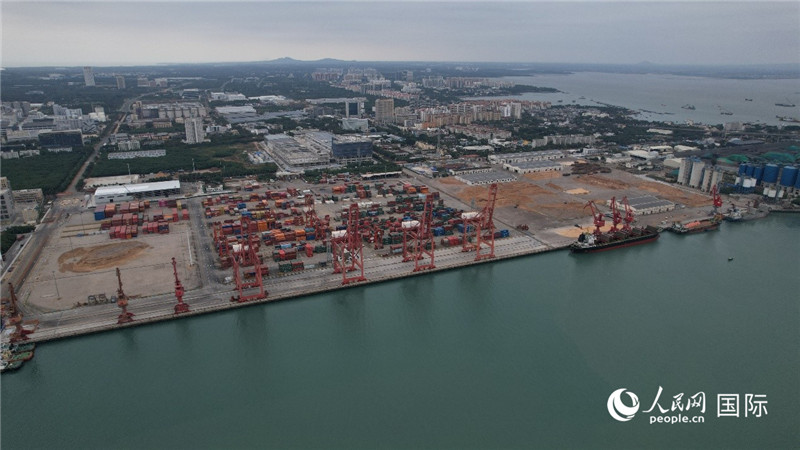 海南省儋州市洋浦國際集裝箱碼頭俯瞰圖。人民網(wǎng)記者孟凡盛攝