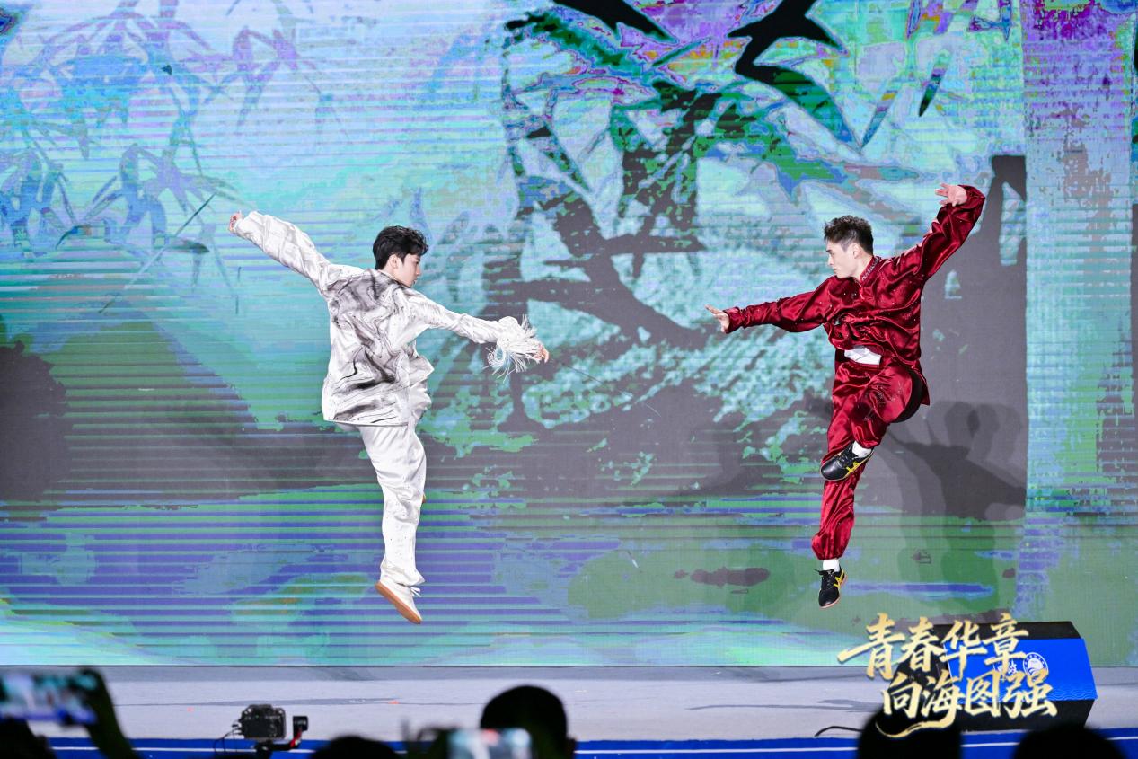 全運(yùn)健兒劉德文、紀(jì)豪（左）帶來“青春有我”的澎湃活力。主辦方供圖