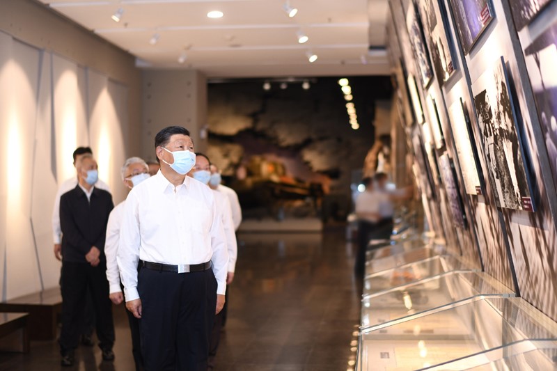 2022年8月16日至17日，中共中央總書記、國家主席、中央軍委主席習(xí)近平在遼寧考察。這是16日下午，習(xí)近平在錦州市考察遼沈戰(zhàn)役紀(jì)念館。 新華社記者 燕雁 攝
