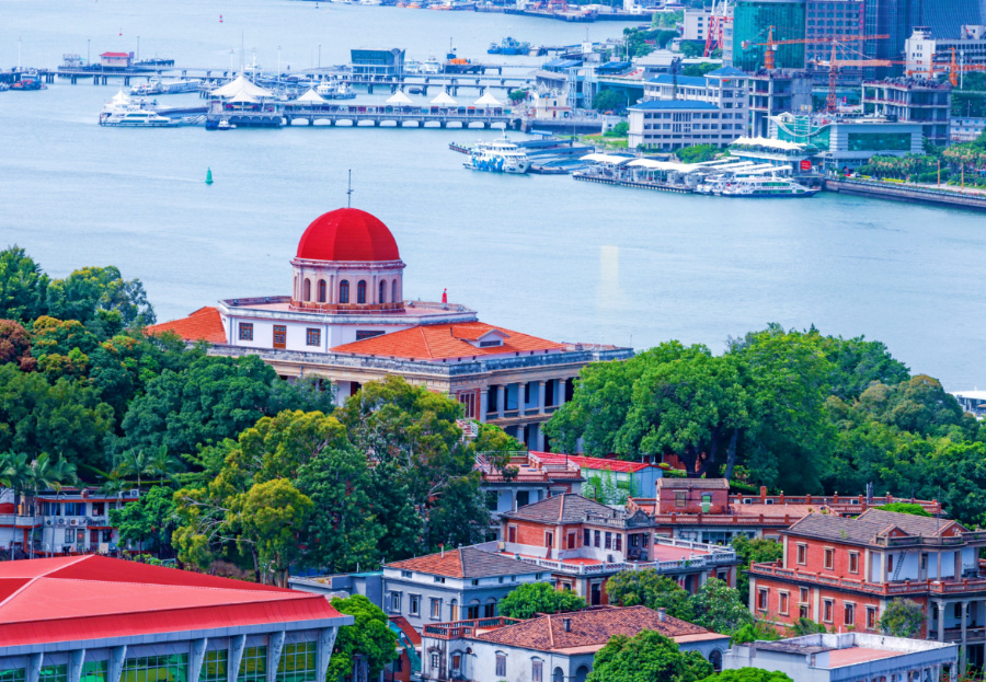 鼓浪嶼素有“萬國建筑博物館”的美譽，八卦樓作為全國重點文物保護單位，是鼓浪嶼世界文化遺產核心要素之一。楊勁堅 攝