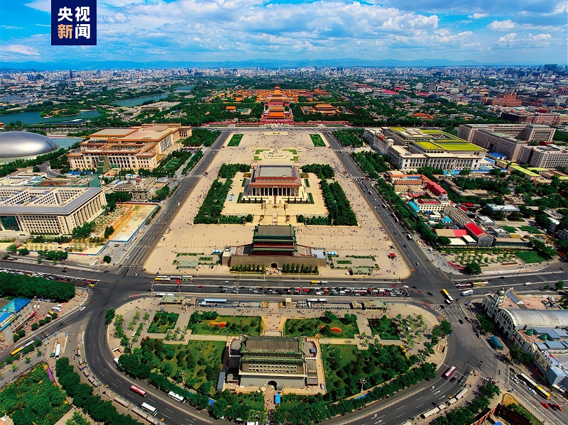 △全長7.8公里的北京中軸線上，分布有鐘鼓樓、景山、故宮等15處遺產(chǎn)構(gòu)成要素。