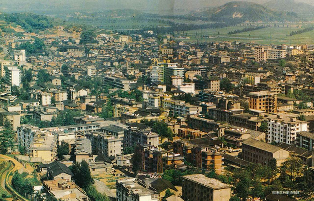 1988年寧德城區(qū)風貌。（圖源：《習近平在寧德》）