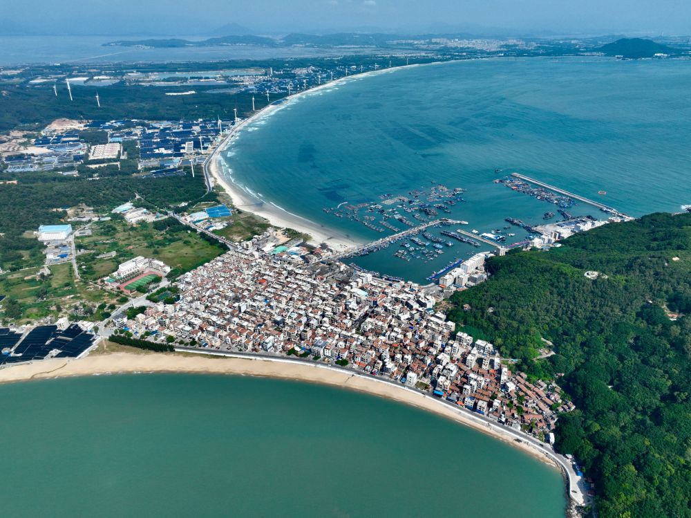 這是2024年10月16日拍攝的福建省漳州市東山縣澳角村（無人機(jī)照片）。新華社記者姜克紅攝