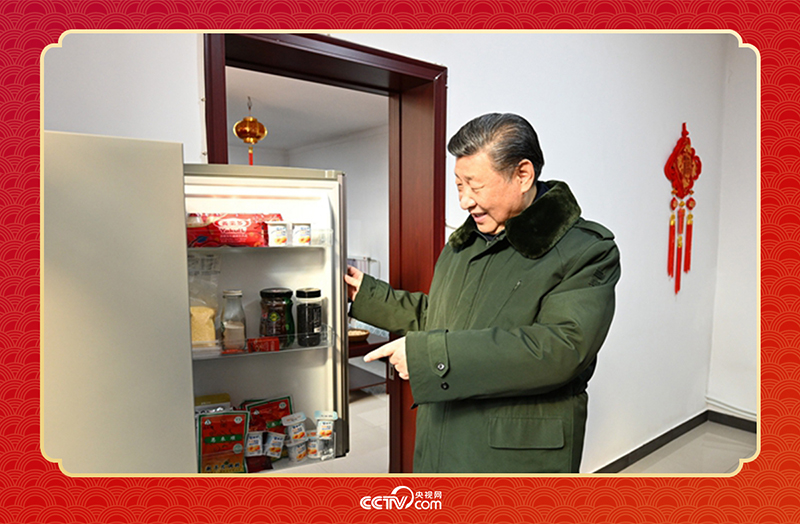 2024年春節(jié)前夕，習(xí)近平總書記在天津第六埠村考察時(shí)，走進(jìn)村民杜洪剛家看望。