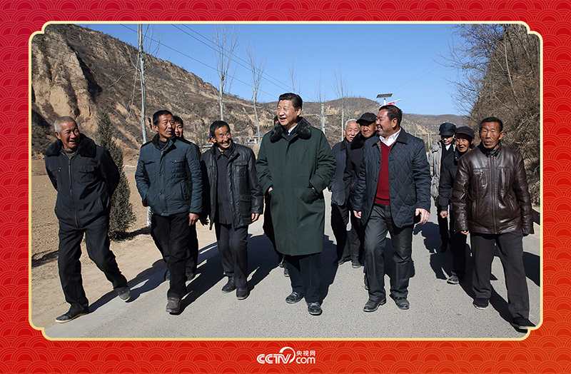 2015年春節(jié)前夕，習(xí)近平總書記回到陜西延安梁家河村看望鄉(xiāng)親。