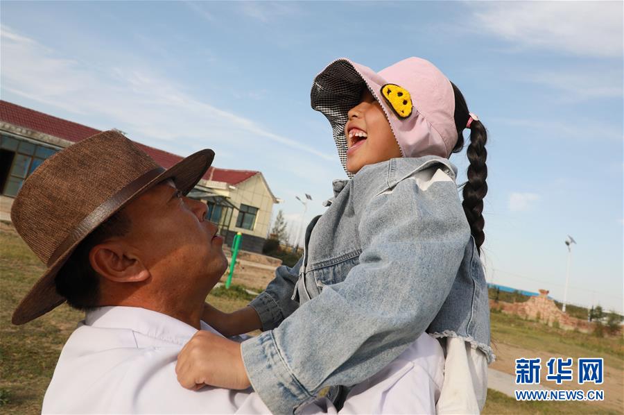 (圖文互動)(5)村醫(yī)斗拉加的堅守