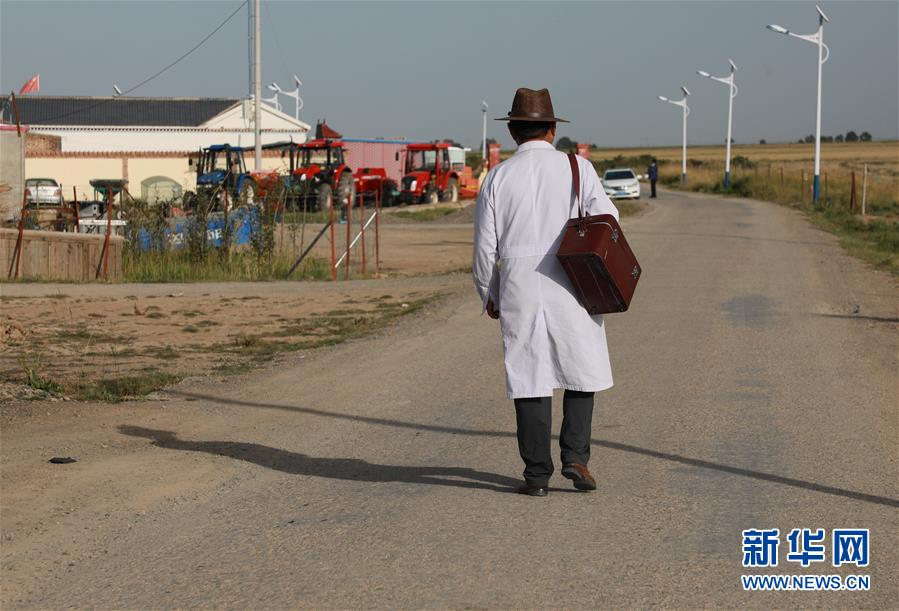 (圖文互動)(7)村醫(yī)斗拉加的堅守