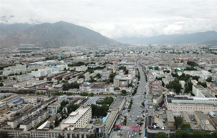 8?10日無人機拍攝的拉薩城市一景?新華社記?? 王益? ?.jpg