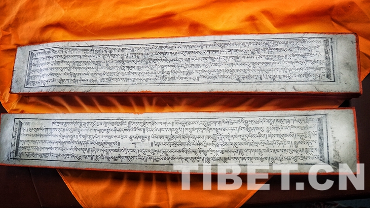 圖為復刻的藥王山版?四部醫(yī)典?? 攝影：楊悅笙.jpg